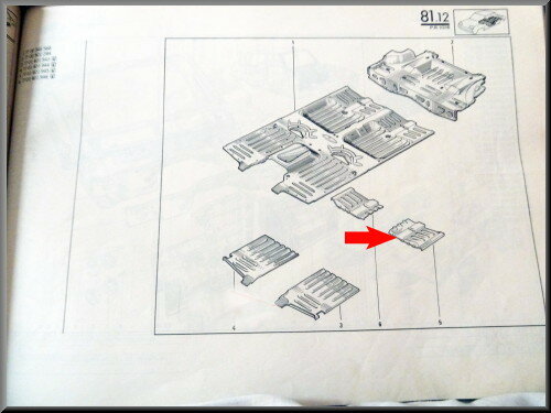 Bodem reparatie stuk links achter.