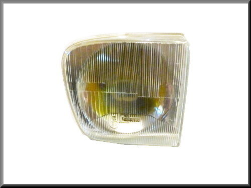 Headlight outside on the right R16 TX >1976 (white).