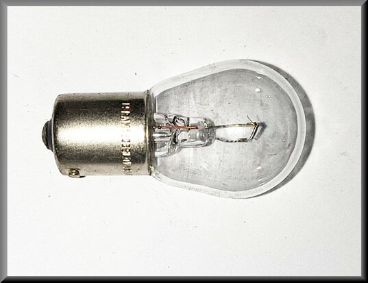 Bulb indicator lights and reversing light (21 Watt).