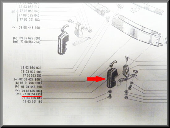 Bumperbuffer voorzijde links R16 TS (met opening voor de sierstrip). 