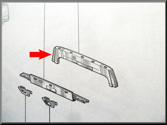 Trafic Rear cross beam (New Old Stock).