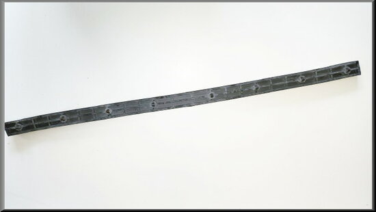 R20-R30 Bumperstrip achter links 55 cm (New Old Stock).