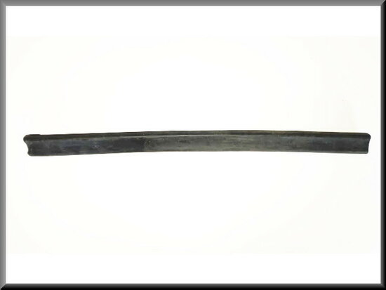 R20-R30 Front middle bumper strip (New Old Stock).