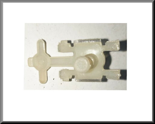 R20-R30 Trim clip (New Old Stock).