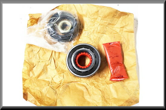 R14 Set front wheel bearings (New Old Stock).