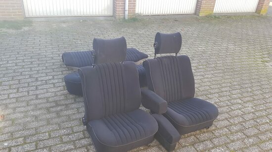Interieur R16 (Pullman zwart).