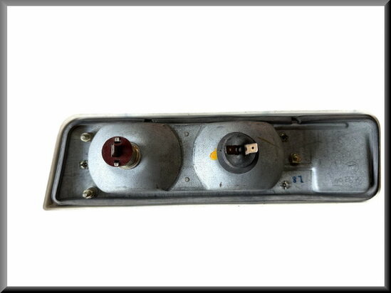 R10: Achterlicht unit links met glas en chroomrand (New Old Stock).
