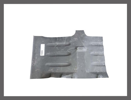 Bodem reparatie stuk links achter.