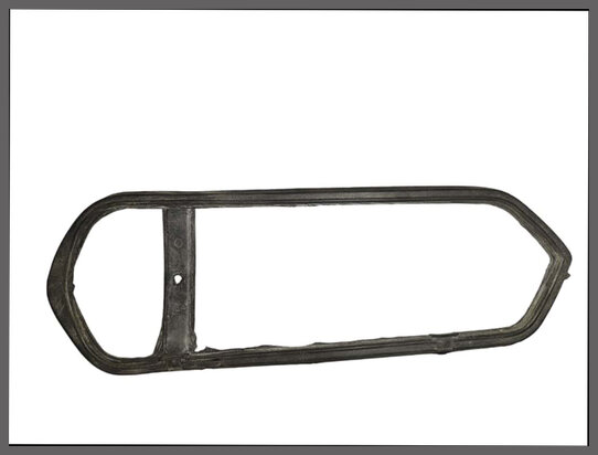 Achterlicht rubber links eerste type.
