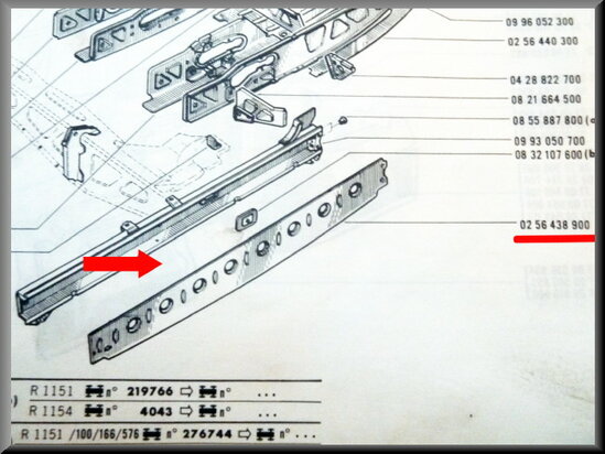 Tussenplaat langsbalk links (New Old Stock). 