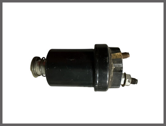 R 4,5,12,15,18:: Relais startmotor (New Old Stock).