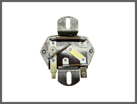 Spanningsregelaar (New Old Stock).