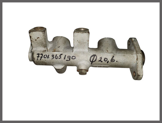 R5: Hoofdremcilinder (New Old Stock).