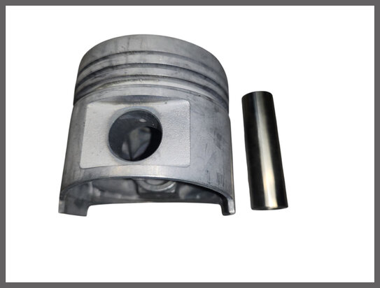 R 16TS: Piston 807 engine (New Old Stock).