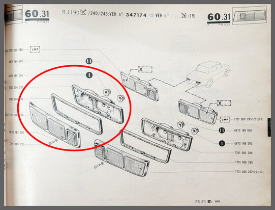 R10: Achterlicht unit rechts met glas en chroomrand (New Old Stock).