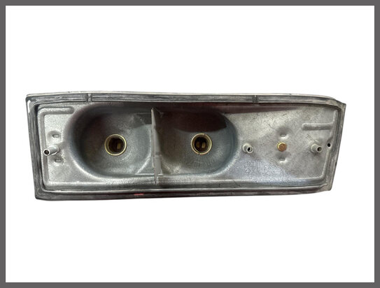 R10: Achterlicht unit rechts (New Old Stock).