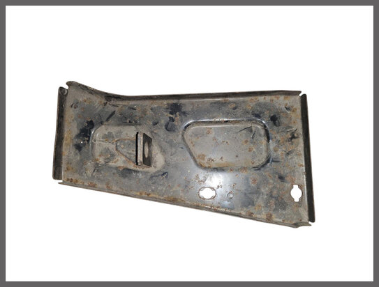 Chassis plaat links achter (New Old Stock).