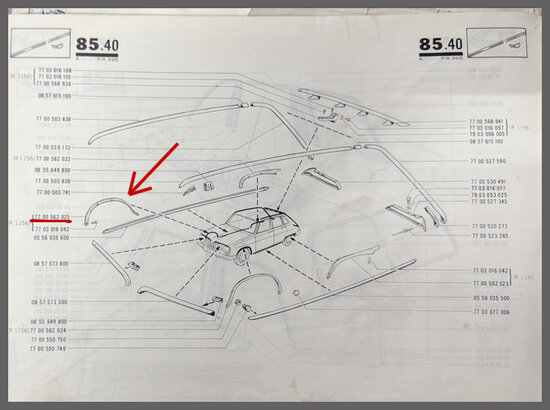 Bovenrand spatbord rechts (New Old Stock).
