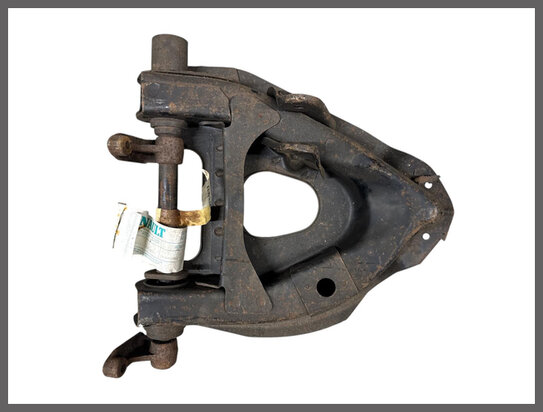 Onderste draagarm links met versteviging (Excl: 250 euro borg voor inruil).