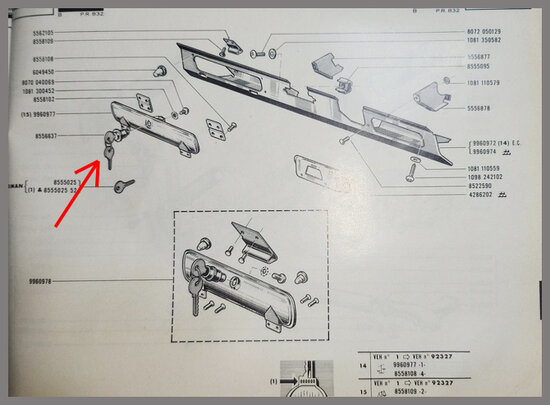 R 8-10: Slot handschoenkastje met sleutels (New Old Stock).
