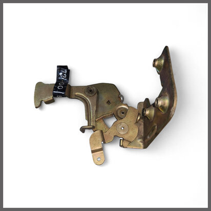 Slot bevestingingsplaat achterzijde links (New Old Stock)