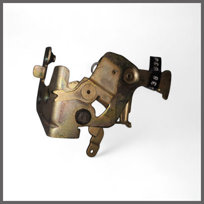 Slot bevestingingsplaat achterzijde links (New Old Stock)