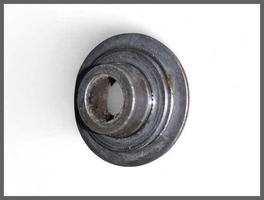 Klepschotel voor dubbele klepveer R16 TL. 