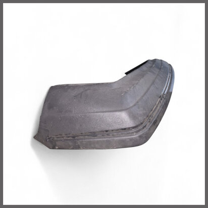 R9-11: Bumper achterzijde (New Old Stock).