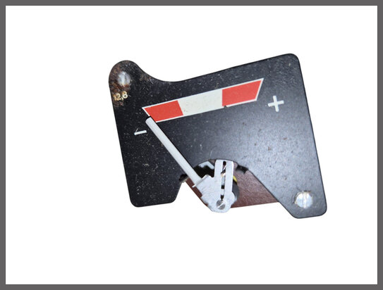 Renault 4L: Dashboard meter brandstof verbruik (New Old Stock).