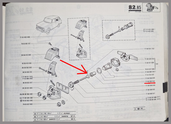 R6: Drukknop achterklep (New Old Stock).