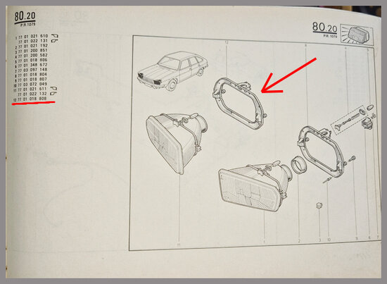 Renault 20: Cadre de phare droit (New Old Stock).