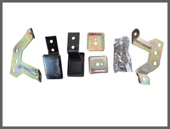 Renault 5:  Kit de fixation pare-chocs avant (New Old Stock).