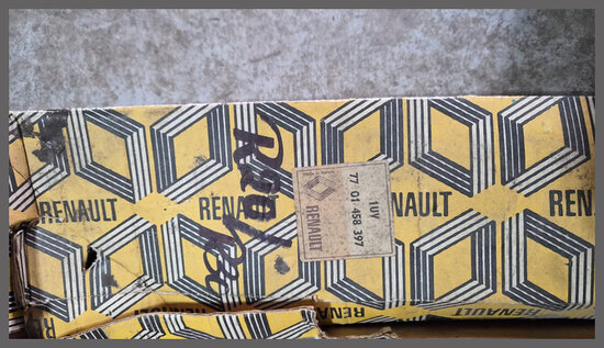 Renault 20-30: Bevestiging set voorbumper (New Old Stock).