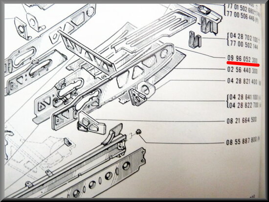 Chassis part left rear axle.