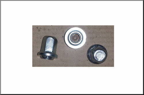 Wheel nut R16 TX, length 38,5 mm.