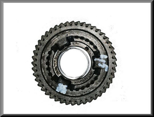 Pinion 2rd gear (45 teeth).