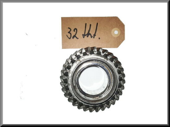 Pinion 4rd gear (32 teeth).