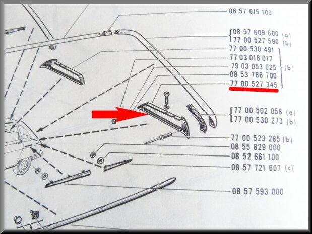 Trim at the luggage compartment hood on the left (used).