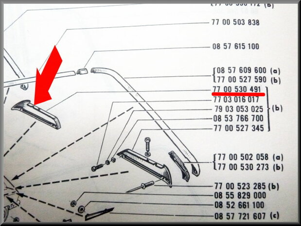 Sierstuk achterzijde rechts.