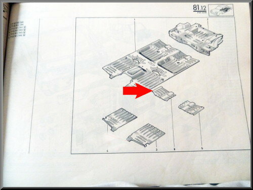 Bodem reparatie stuk rechts achter.