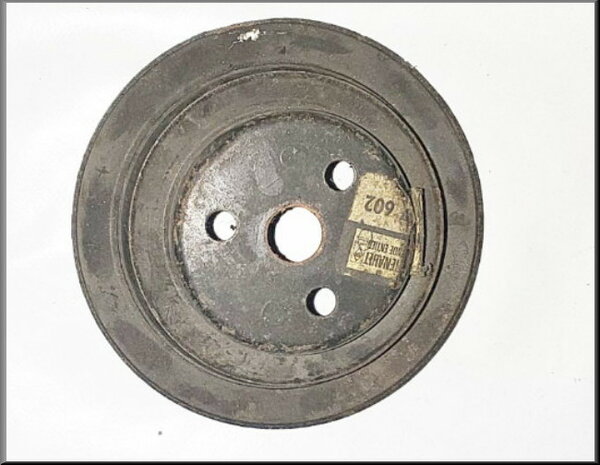 Water pump pulley, diameter 15,5 cm.