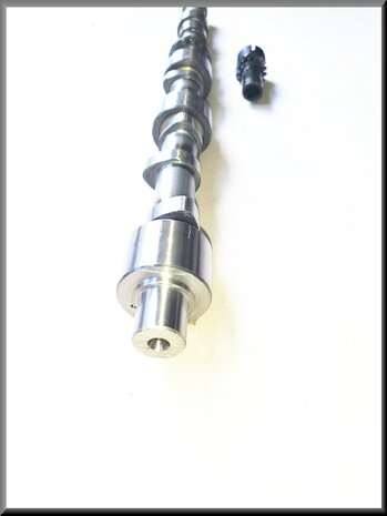 Camshaft with distribution gear Lotus Europa (697 en 821 Engine).