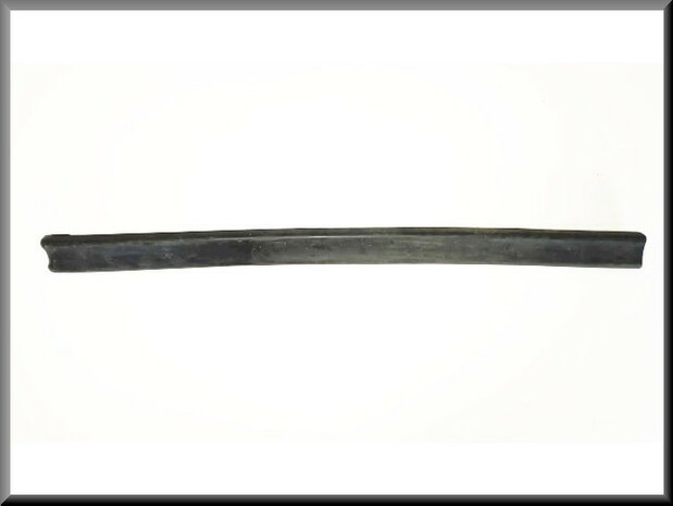 R20-R30 Front middle bumper strip (New Old Stock).