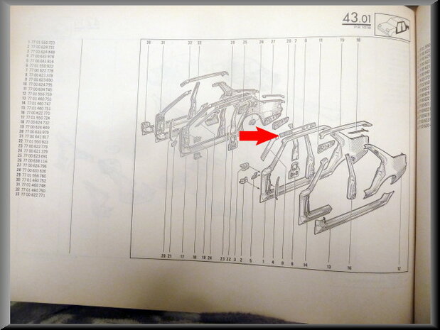 R18 Binnenplaat bovenstijl portier links (New Old Stock).