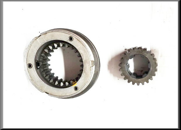 R14 Synchro hub 1st and 2nd gear (New Old Stock).