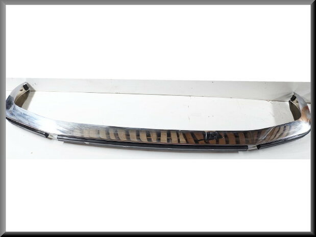 R20-R30 Front bumper with rubber strip (R1271 en 1272)(New Old Stock).