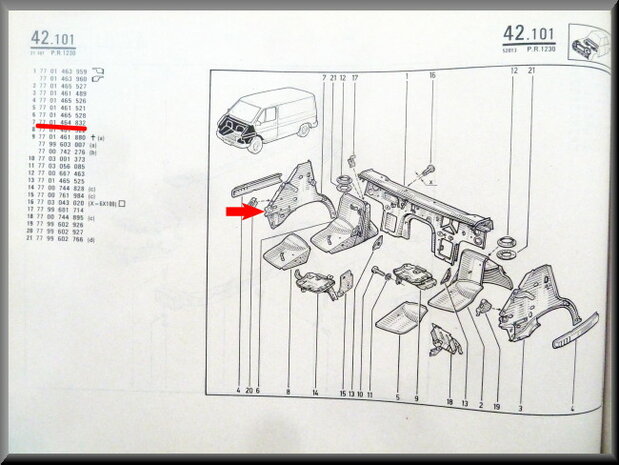 Trafic Inner wing front right  (New Old Stock).