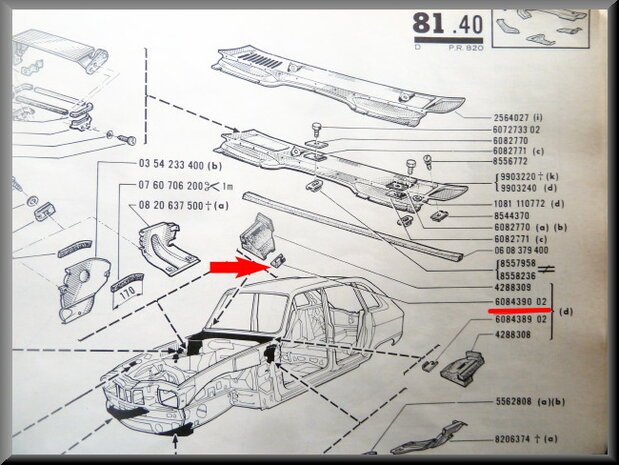 Hood hinge seal rubber clip right.