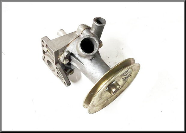 R14 Water pump with pulley (New Old Stock).
