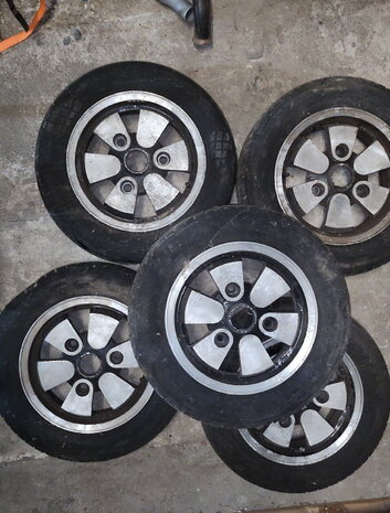 Set van 5 AMIL velgen.